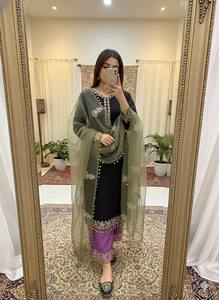 Traje de mujer moderno de secado rápido con top, pantalón y dupatta de seda romana pesada con bordado de esquinza - Product Image 2