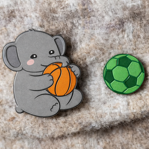 Pin de metal personalizado con diseño de animalito de zoológico, recuerdo promocional, con esmalte suave teñido. - Product Image 3