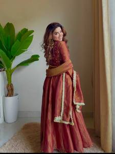 Ropa Étnica India y Pakistaní al por Mayor, Conjunto de Kurti Moderno de Diseñador, Lehenga Nupcial, Vestido Anarkali, Vestido de Fiesta, Crepé de Seda Natural Pesado - Product Image 3