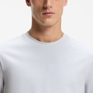 T-shirt urbain pour la collection d'été, matière de haute qualité, design respirant et ajustable, col rond, coupe ample pour homme - Product Image 2