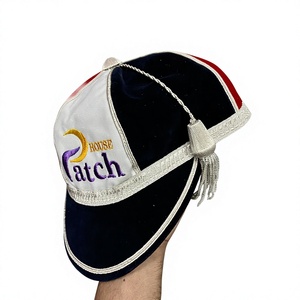 Gorra de terciopelo House Patch Honor de 6 paneles con logo bordado, unisex, formal, roja, blanca, negra, con borla - Product Image 5