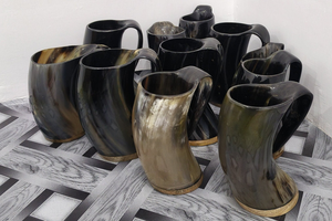 Authentiques cornes à boire vikings, chopes médiévales, tasses à bière en corne, cadeaux pour les garçons d'honneur, le témoin, les demoiselles d'honneur, cadeaux de mariage, cadeaux pour la fête des mères - Product Image 5