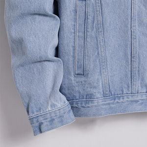 Veste en jean personnalisée pour homme, style universitaire, pour un ensemble décontracté - Product Image 3