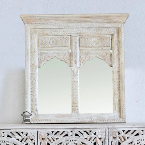 Espejo Decorativo Clásico para Consola de Pared, con Tallado Floral Ornamental y Estilo Blanco Antiguo Sofisticado - Product Image 1