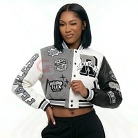 Veste universitaire courte pour femmes, veste de style Letterman, veste universitaire avec logos personnalisés et patchs en chenille en gros pour femmes