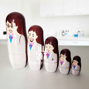 ชุดตุ๊กตาไม้หมอแบบซ้อนกันได้ 5 ตัว จาก The Perfect Bazaar - Product Image 4