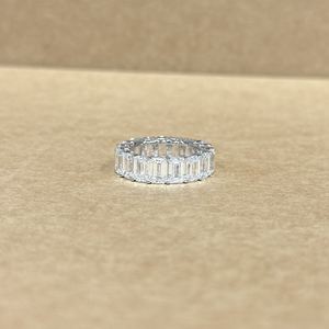 Bague d'éternité de luxe en or blanc 14 carats avec diamants taille émeraude LGD, poids total 12,21 carats, bijou de créateur pour mariage et anniversaire - Product Image 2