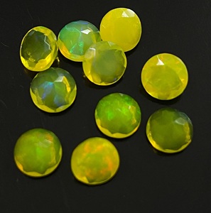 Opale Jaune Naturelle Ronde Brillante Taillée, Pierre Précieuse Irridescence Facettée pour la Fabrication de Bijoux - Product Image 1