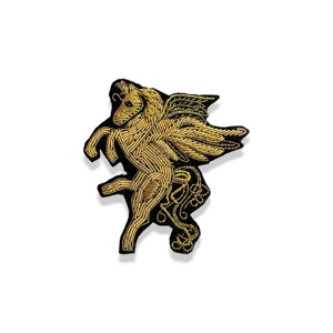 Broche de Lujo Hecho a Mano al por Mayor, Broche de Moda con Corona y Corazón, Bordado con Hilo de Oro y Cuentas, Pin Artesanal para Ropa - Product Image 3