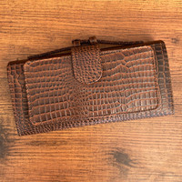 Portefeuille long marron en cuir véritable à motif crocodile pour femmes avec poignée et pochette de luxe pour téléphone portable.