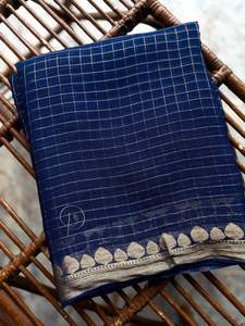 Sari de Georgette de Viscosa Pura con Pallu y Blusa con Borde de Jacquard Ruso de Viscosa del Mismo Tono para Fiesta - Product Image 3