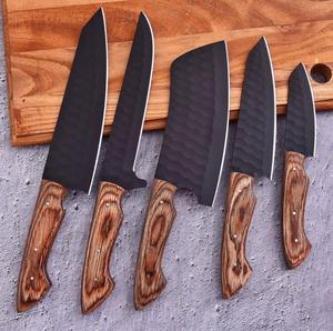 Couteaux de chef personnalisés en 5 pièces avec revêtement en poudre, manche en bois naturel, bord dentelé tranchant, multi-usages, écologiques - Product Image 1