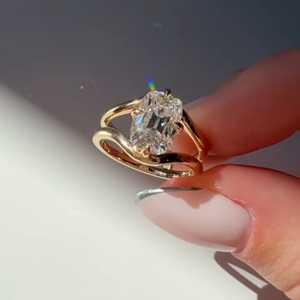 Anillo de Diamante Cultivado en Laboratorio con Corte Cojín Alargado de 2.00CT, Certificado IGI, Oro Blanco de 14K, Regalo de Compromiso o Aniversario para Ella - Product Image 2