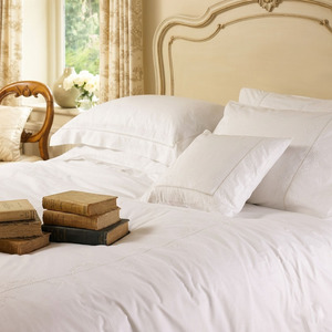 Quang Thanh Embroidery Custom Wholesale White Floral Duvet Cover Sets 250TC Cotton <b>Bedding</b> Sets Machine-washable Home Wedding - Product Image 1