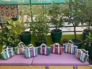 Sac à provisions personnalisé à rayures en nylon recyclé pochettes étui de voyage à fermeture éclair pour cosmétiques et beauté accessoire du marché indien - Product Image 4