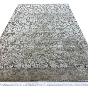 Alfombra de Damasco Anudada a Mano de Lujo, Gris Marfil, Diseño Floral Tradicional, Lana y Seda, Hecha a Mano y Personalizada - Product Image 2