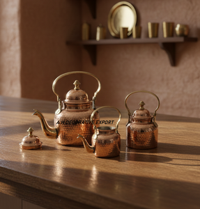 Bouilloire à thé indienne traditionnelle en cuivre martelé avec poignée en laiton, ustensile de cuisine en cuivre fait main avec couvercle, écologique et recyclable - Product Image 1