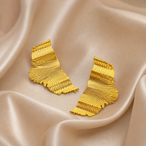 Boucles d'oreilles pendantes Sstringz Exim en laiton plaqué or, motif aigle, serties de griffes, bijoux tendance pour femme, cadeau de Delhi - Product Image 4