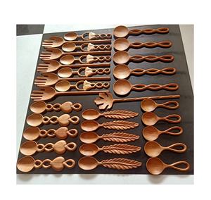 Vente en gros de moyennes cuillères en forme de cœur en bois de rose pour cadeaux écologiques cuisine décoration de la maison couverts vaisselle - Product Image 3