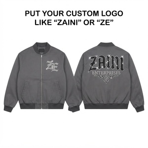 เสื้อแจ็คเก็ตบอมเบอร์ผู้ชาย ผ้าโพลีเอสเตอร์ทวิลล์พรีเมียม 220 GSM สีเทา ปลายแขนเสื้อแบบริบถัก โลโก้ประดับคริสตัลแบบกำหนดเอง ซิปเต็มตัว สไตล์สตรีทแวร์ ทรงพอดีตัว - Product Image 1