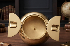 Cendrier de luxe en laiton en forme de roue de bateau nautique avec emblème d'ancre et couvercle à charnière, accessoire de table maritime pour fumeurs - Product Image 3