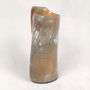 Auténtico Jarro de Cuerno Estilo Vikingo Hecho a Mano y Ecológico, Jarra con Asa para Miel, Vino, Cerveza, Licores, para Amantes de las Bebidas - Product Image 1