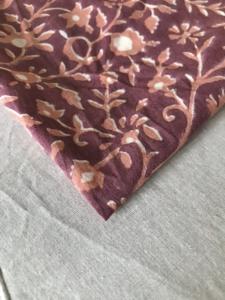 Tela de Algodón Estampada a Mano con Diseño de Enredaderas Florales |   Textiles Étnicos Indios - Product Image 3