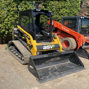 Equipo de construcción de alto rendimiento, minicargadora ASV RT50 con cucharón, ideal para excavación, paisajismo y manipulación de materiales. - Product Image 1