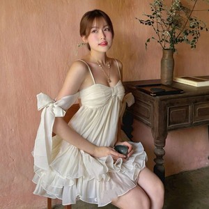 เดรสสั้นทรงเอไลน์ผ้าชีฟองรัดรูปประดับโบว์แบบ OEM  ชุดเดรสระบายสไตล์วินเทจสำหรับผู้หญิง ผลิตตามสั่ง เป็นมิตรต่อสิ่งแวดล้อม - Product Image 4