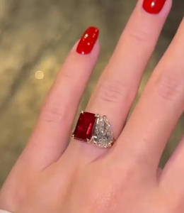 Bague de fiançailles en argent 925 avec émeraude et diamant moissanite en forme de poire, deux pierres cultivées en laboratoire - Product Image 3