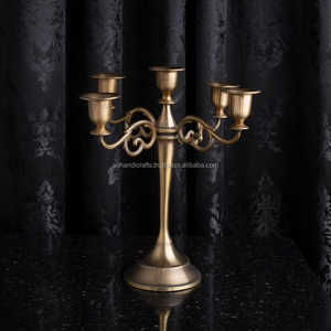 Candelabro de latón antiguo de 2 brazos para mesa, ideal para decoradores de eventos e importadores - Venta al por mayor - Product Image 3