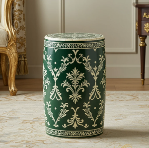 Taburete/mesa auxiliar cilíndrico de jardín con incrustaciones de hueso verde y adornado con intrincados motivos florales de damasco blanco. - Product Image 1