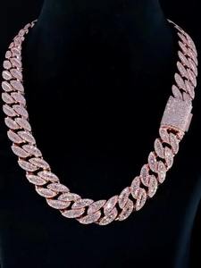 Collar de cadena cubana chapado en oro de excelente calidad con diamantes y acabado brillante, disponible a precio de mayorista. - Product Image 6