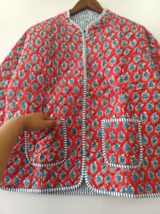 Veste en coton matelassée faite à la main, à motifs floraux, réversible, en coton matelassé à rayures, pour les occasions spéciales - Product Image 5