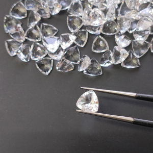 Topaze blanche naturelle 7 mm taille trillion, pierre précieuse en vrac de qualité supérieure pour la fabrication de bijoux - Product Image 1