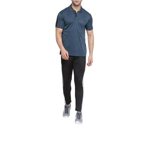 T-shirt de sport pour homme respirant à coupe classique, col montant, séchage rapide, haute élasticité, en polyester, idéal pour l'entraînement et les activités de plein air - Product Image 4
