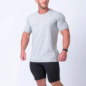 T-shirt pour homme à manches courtes gris clair, col rond, coupe ajustée, couleur unie, tissu jersey tricoté décontracté, respirant - Product Image 3
