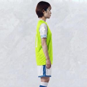 เสื้อฟุตบอลพิมพ์ลายแบบ Sublimated พร้อมโลโก้สีขาวสำหรับผู้หญิง วัสดุคุณภาพสูง 100% ทรงปกติ แบบสวมหัว แขนสั้น - Product Image 3