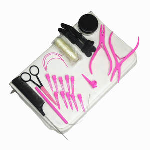 Kit d'installation d'extensions capillaires : Outils en plastique à poignée rose avec pinces, ciseaux, peigne et aiguilles pour application micro-anneaux - Product Image 3
