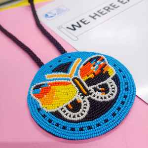 Collier pendentif papillon artisanal perlé avec perles aux couleurs vives jaune, orange, rouge, blanc, noir, bleu et cordon long - Product Image 1