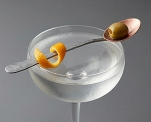 Cuillère à cocktail artisanale rustique en métal de qualité supérieure avec finition mate – Outil élégant pour mélanger les cocktails - Product Image 3