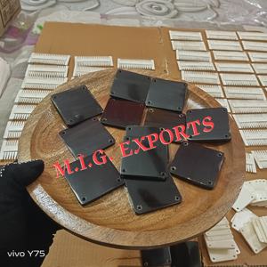 แผ่น/แท่นทอจากเขาควายที่ใช้ในการทอแบบแผ่น (แบบการ์ด) เพื่อสร้างแถบเส้นเล็กที่ซับซ้อนโดยการควบคุมเส้นด้ายแนวตั้ง - Product Image 1