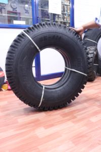 Pneus de tracteur agricole indiens neufs de haute qualité 9.00-16 avec chambre à air, version spéciale pour chargeuse-pelleteuse et moissonneuse-batteuse - Product Image 2