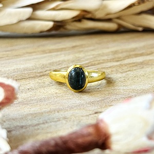 Nouvelles bagues en laiton au design minimaliste, solitaires en labradorite, plaquées or 18 carats pour femmes, alliances délicates en pierres précieuses, vente en gros/OEM/ODM - Product Image 1