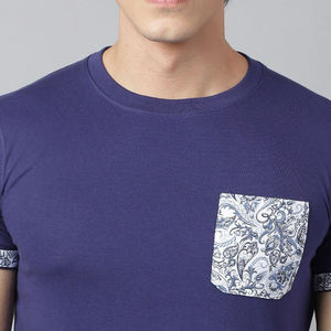 Camiseta de Algodón para Hombre, Corte Ajustado, Color Azul Marino, Cuello Redondo, Manga Corta, con Bolsillo con Diseño, Estilo Casual, Tejido de Punto, Personalizable - Product Image 4
