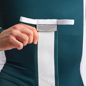 Bandes de maintien pour poignets de musculation robustes pour la musculation et l'haltérophilie, avec matériau élastique résistant et conception à boucle pour le pouce - Product Image 1