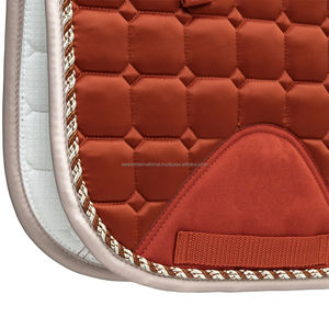Vente en gros de tapis de selle de dressage en coton | Équipement équestre rembourré doux avec maille de refroidissement | Fournisseur d'équipement d'équitation OEM - Product Image 4