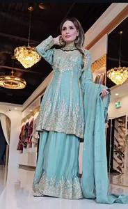 Elegante Traje Étnico de Seda Bordada en Verde Menta con Pantalón Palazzo de Manga Larga y Dupatta, Estilo Pakistaní - Product Image 1