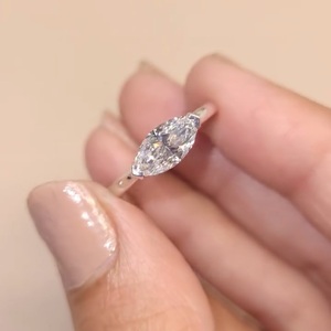 Bague minimaliste 2,00 CT en diamant de laboratoire taille marquise East West, certifiée IGI, cadeau de fiançailles et d'anniversaire pour elle, à porter au quotidien - Product Image 3