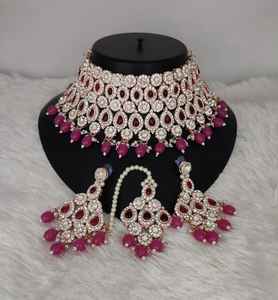 Exquisito Conjunto de Joyería Nupcial Étnica Chapada en Oro Rosa con Aleación, Collar Gargantilla de Piedra de Zirconia, Pendientes y Maang Tikka para Aniversario - Product Image 6